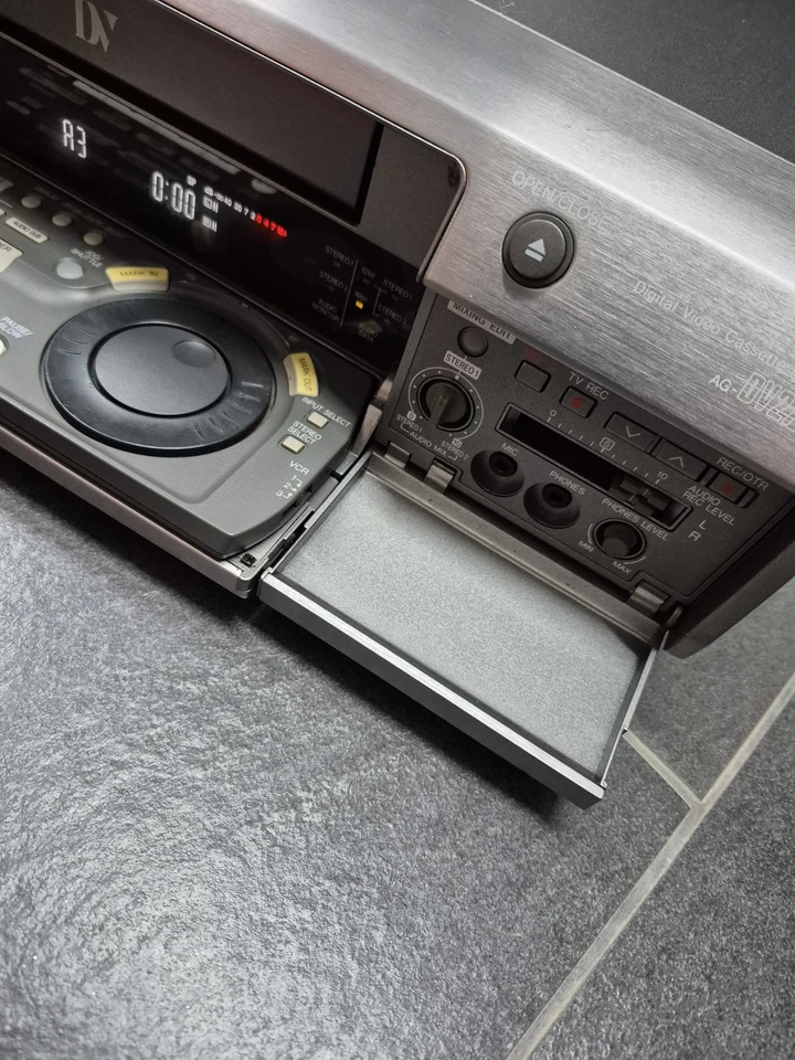 Panasonic AG-DV2700 - miniDV Videorecorder - Bild 4 von 4