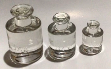 (3) Antique VINTAGE CLEAR GLASS APOTHECARY SCALE WEIGHTS 1 KG , 1/2 KG 200 grams