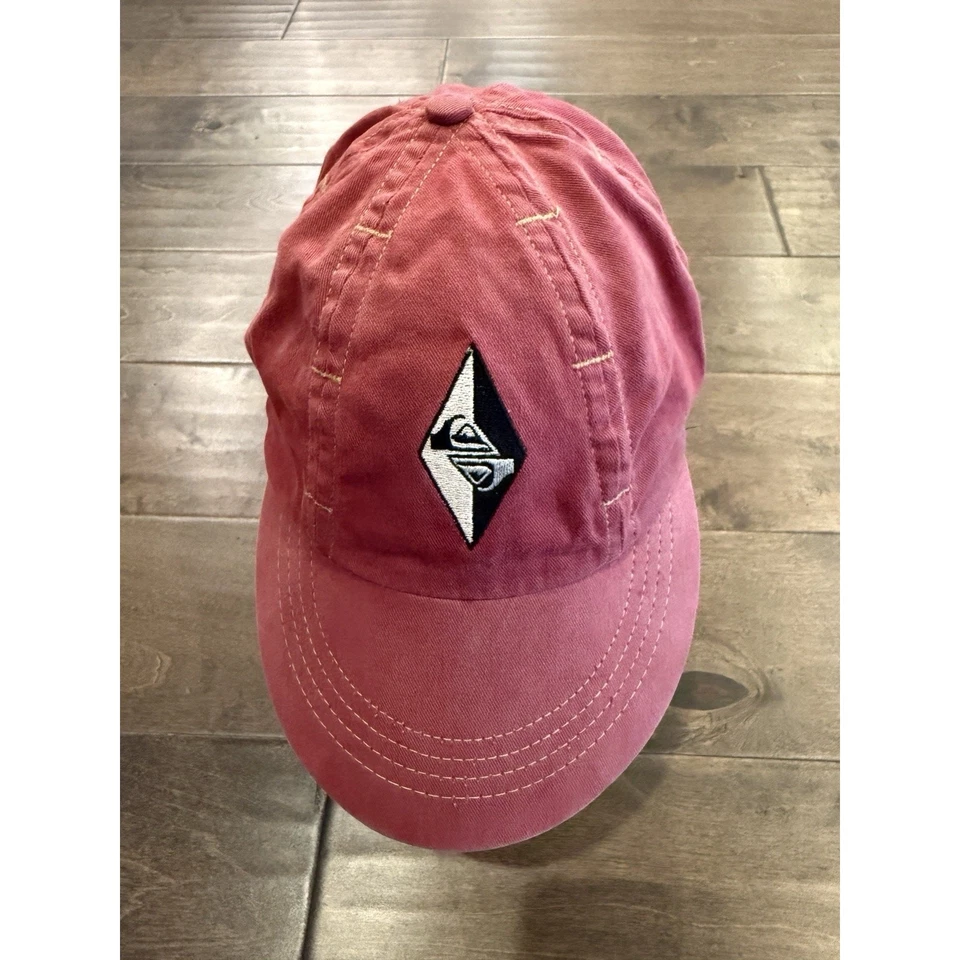 Винтажная мужская кепка 80-х 90-х Quicksilver с красным козырьком один размер растянутая кепка США - Изображение 2 из 4