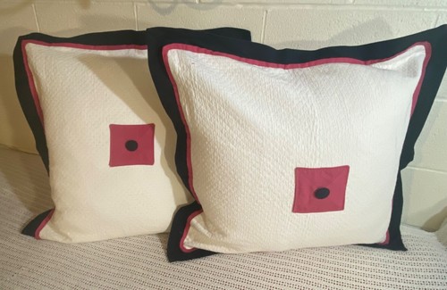 Pillow Covers Set of 2 Euro Sham Textured Diamonds white, Black, Red. 24x24 in - 第 1/12 張圖片