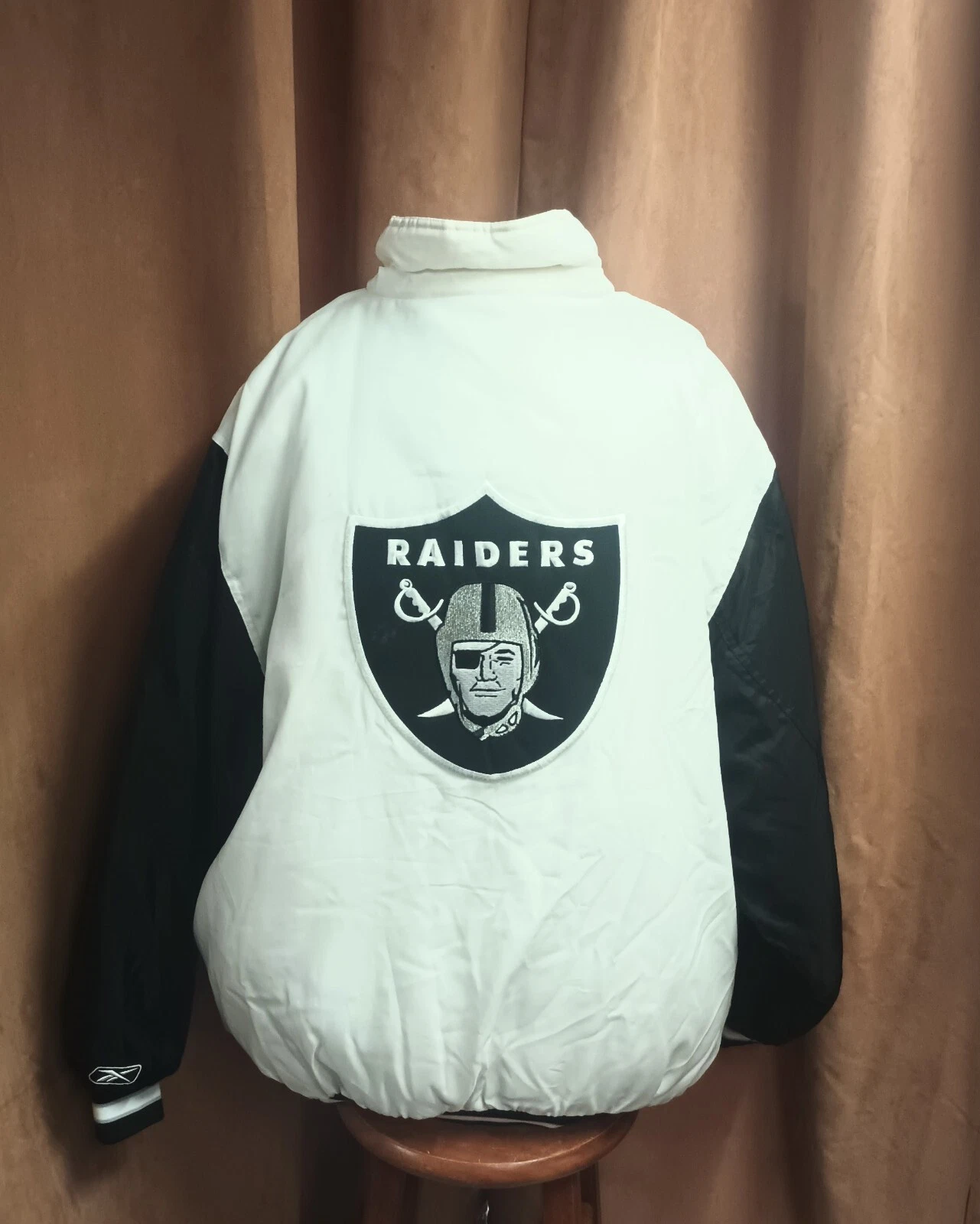 MEN'S RAIDERS WHITE PUFFER JACKET SIZE XL
