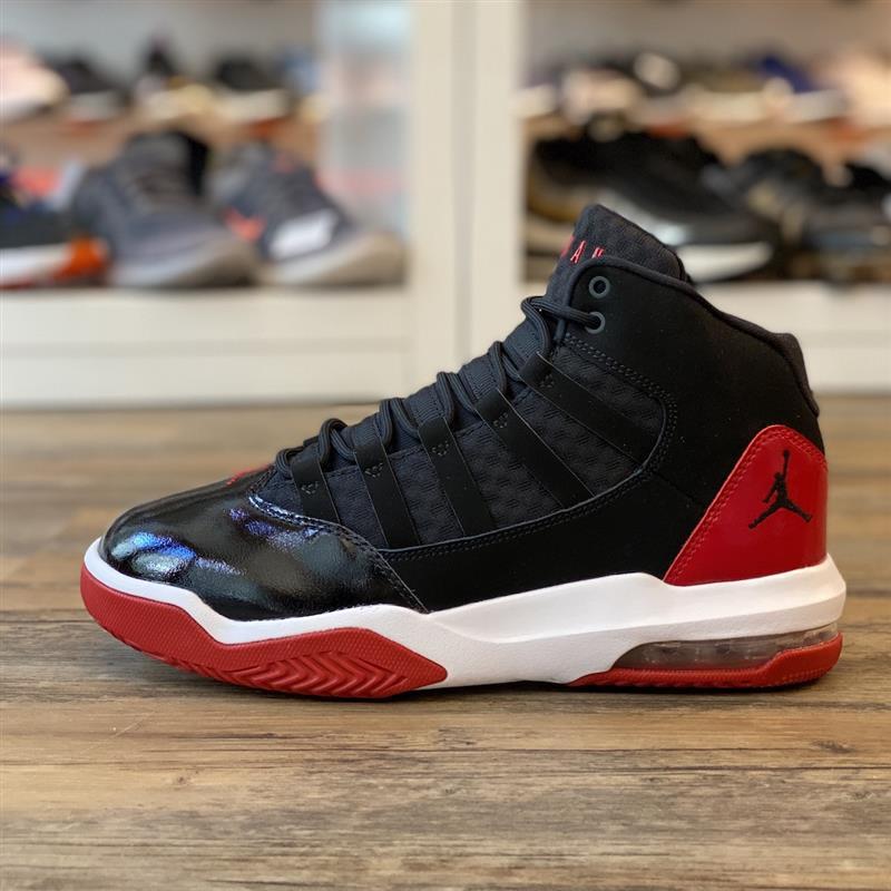 jordan max aura größe 39