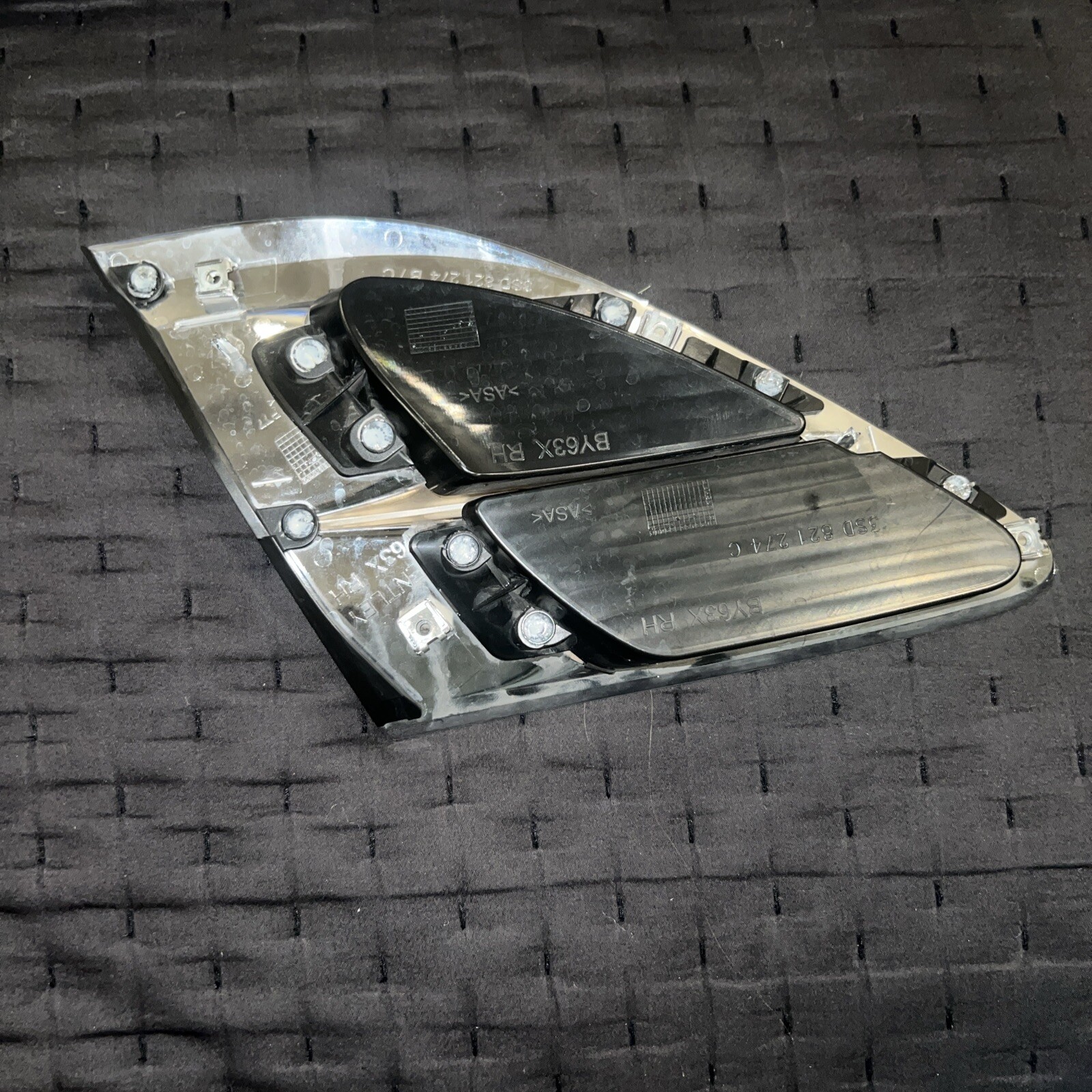 BENTLEY CONTINENTAL GT 2021-2024 Right Vent Grille Fender 3SD821274B