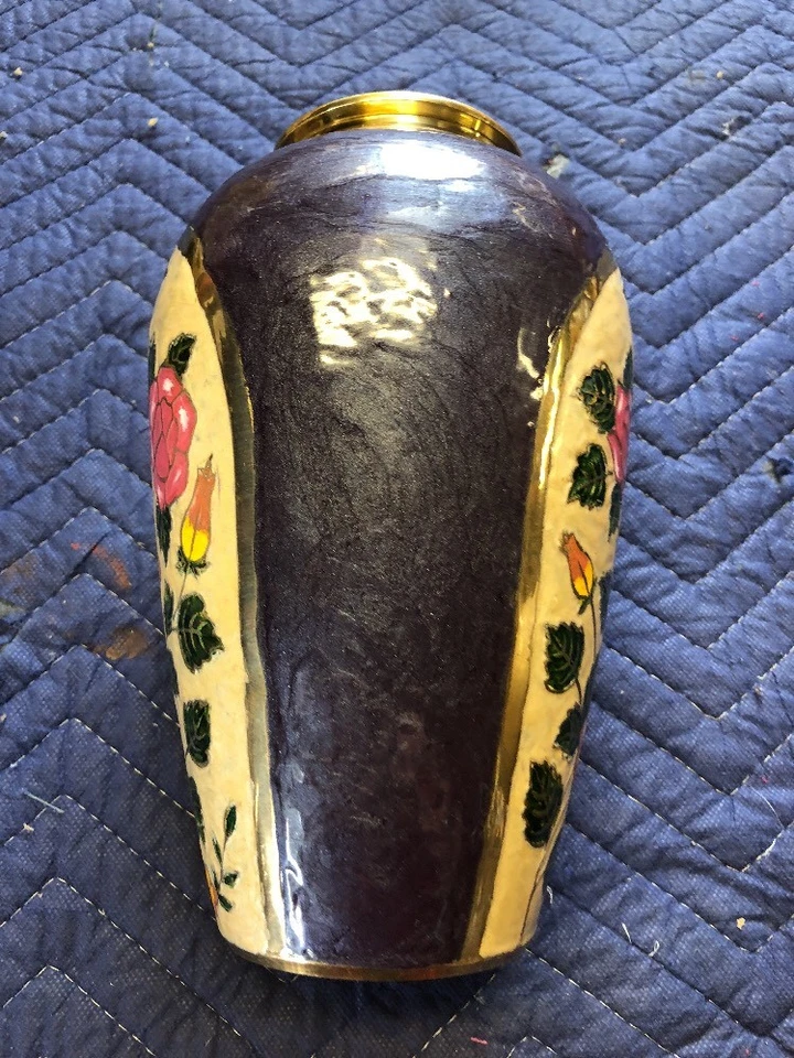 Dos jarrones vintage de latón recubiertos con esmalte hechos en la India Foto 3 de 4