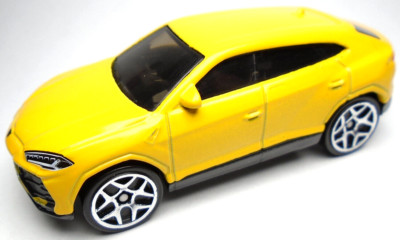 2020 HOT WHEELS '17 LAMBORGHINI URUS YELLOW 1:64 DIECAST 2.75'' CAR W SILVER RIMS