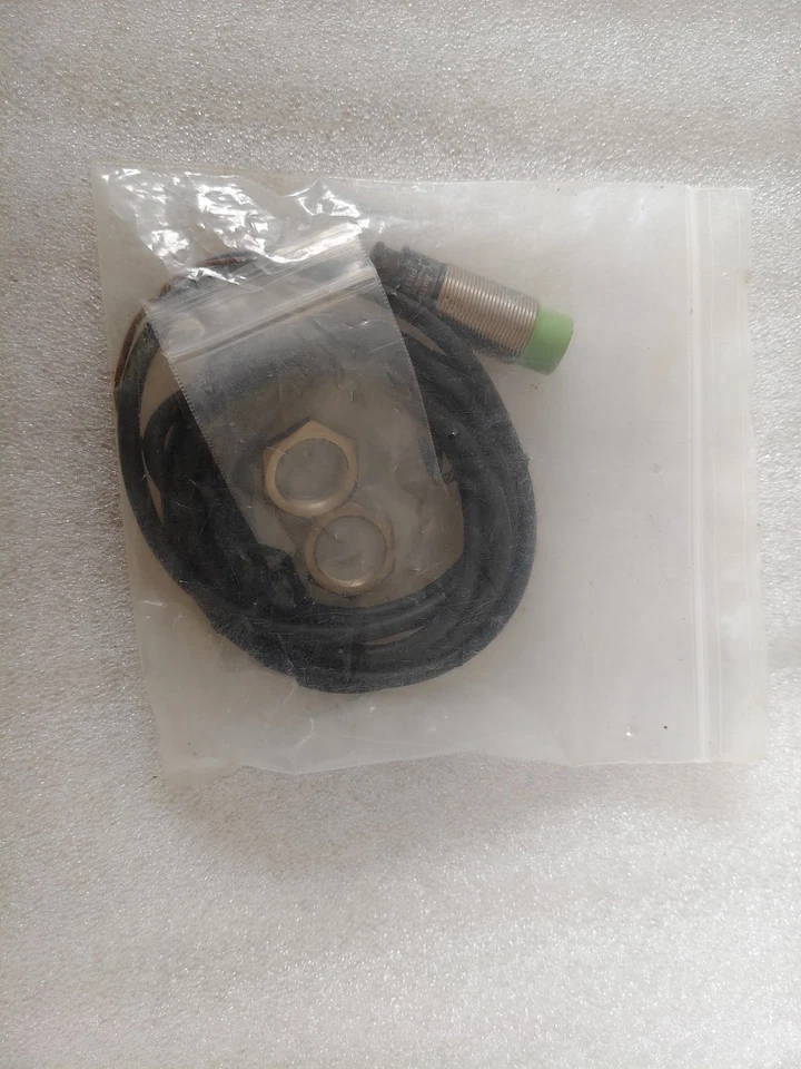 Autonics PR18-8A0 proximity sensor 100 to 240 VAC Made in Korea - Image 3 of 4