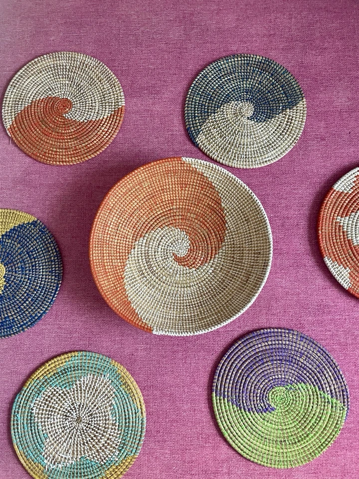 Set Of 7: 6 African Senegalese Wall Art Placemats & 1 Large Bowl - Image 2 of 4