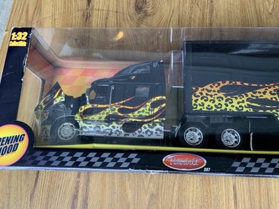 Jada Toys Peterbilt Hot Rigz 387 Die Cast Metal Hauler Semi 1:32