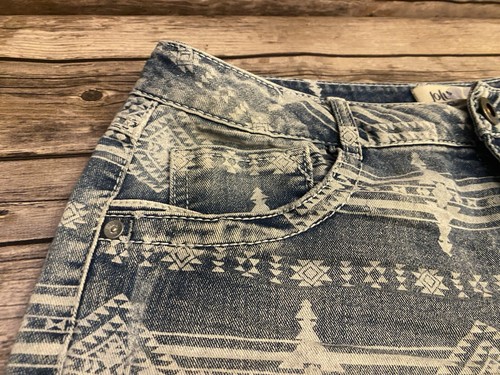 Jolt Juniors Light Blue Denim Distressed Southwestern Shorts Size 11 - Picture 4 of 11