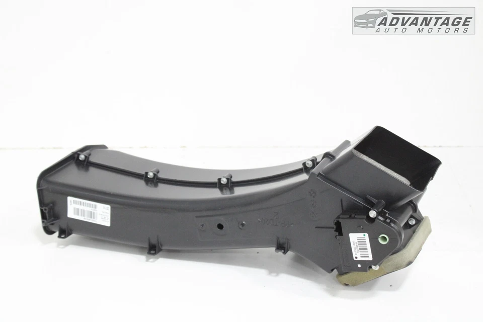 2015-2020 CHEVROLET SUBURBAN REAR AIR DISTRIBUTION DUCT VENT W/ AC ACTUATOR OEM - Image 4 of 4