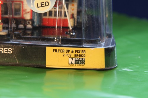 Fill'er Up & Fix'er Service - Built & Ready w/LED Lighting - N Scale - BR4922 - Picture 6 of 6