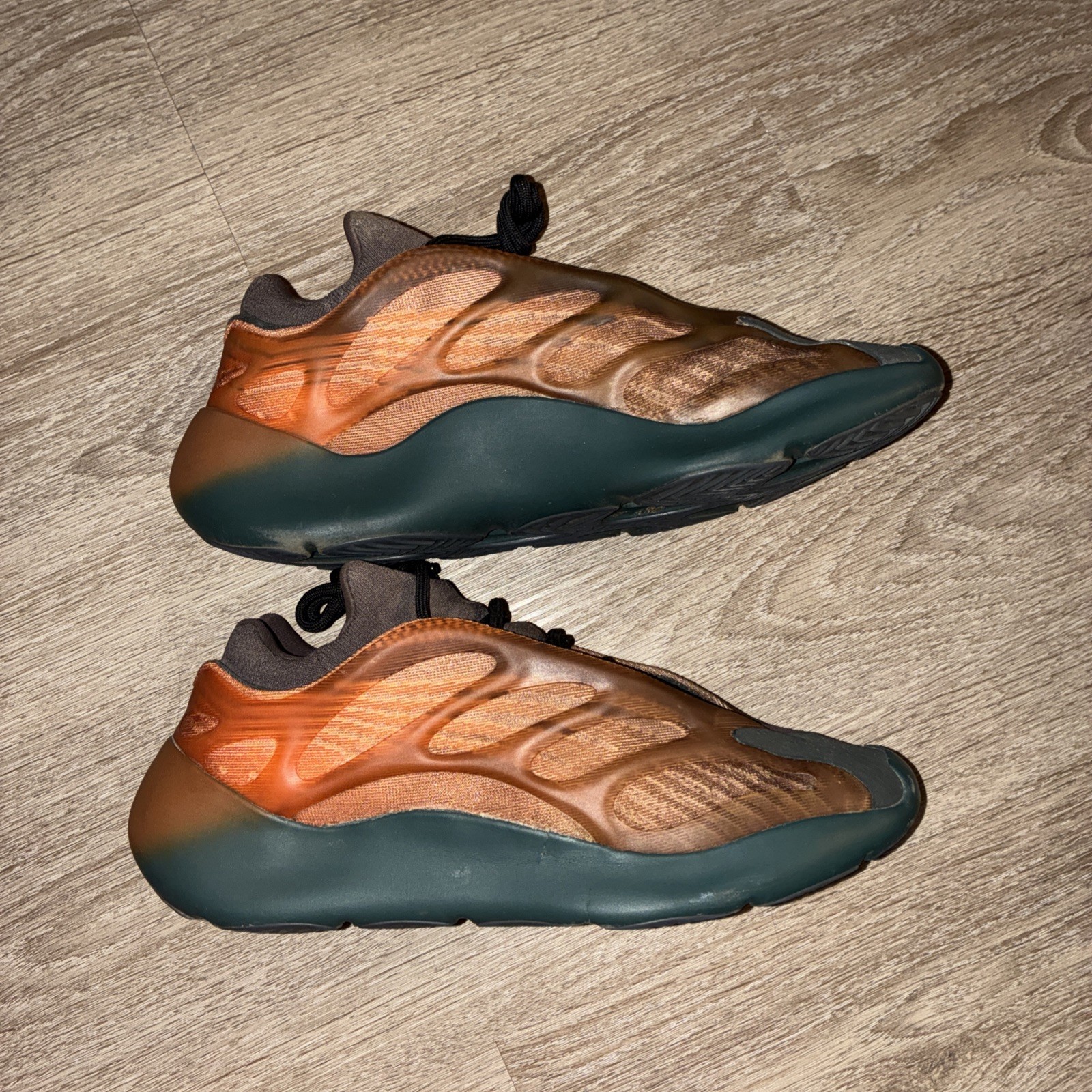 Yeezy Boost 700 V3 Copper Fade Men's Streetwear Brown/Orange/Grey, Size 10.5 US thumbnail 3
