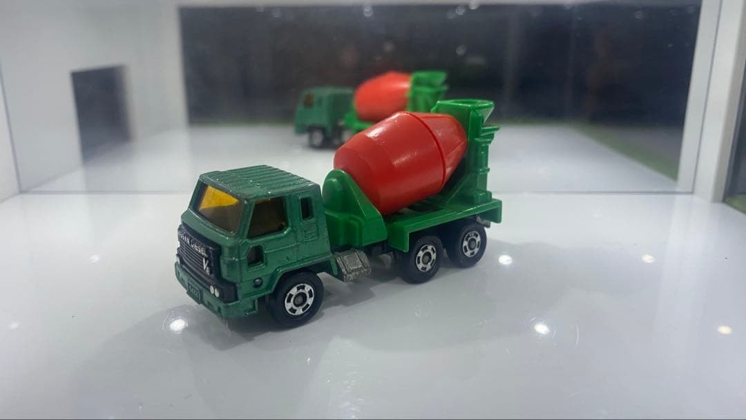 Tomica Nissan Diesel Mixer Truck thumbnail 2