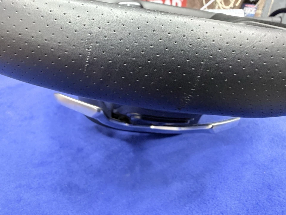 2021 - 2024 Ram 1500 TRX 原始设备制造商桨移加热方向盘红色针,碳 — 第 4/4 张图片