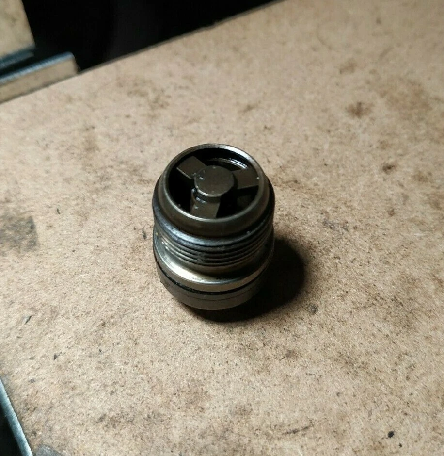 1 x USED BMW M50 M52 M54 OIL NON RETURN VALVE 11121735180 1735180 