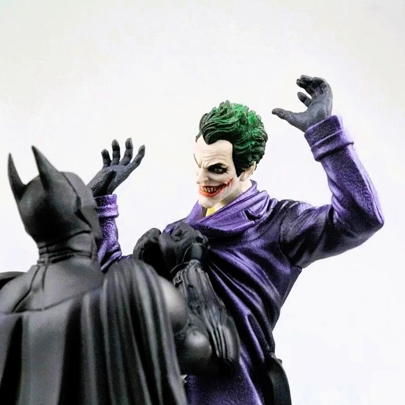 Bruce Wayne Batman vs Joker Statue Combat Figure 1:6 PVC