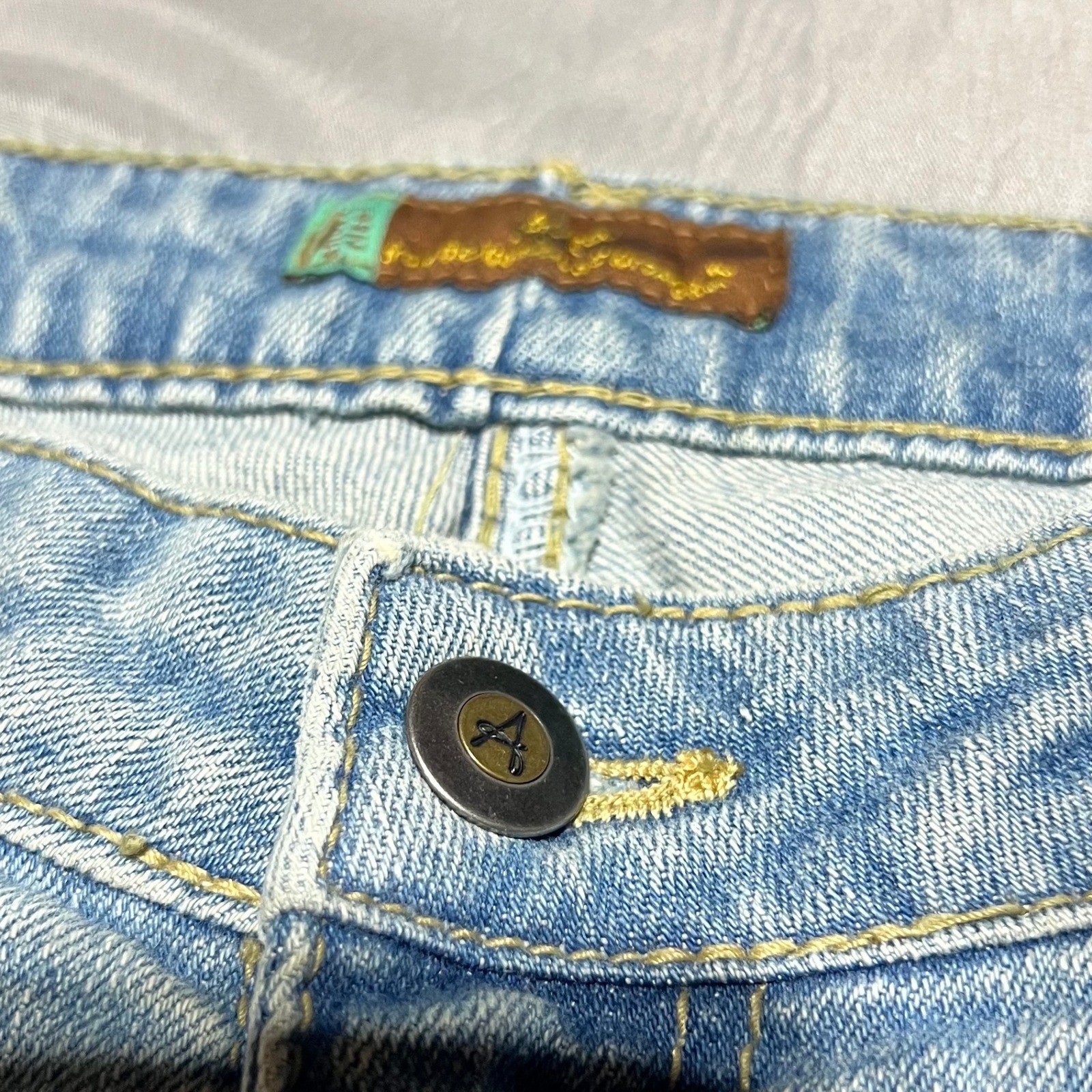 Aura from the Women at Wrangler Light Wash Bootcut Jeans 12P/TAL WU0343B Blue image 3