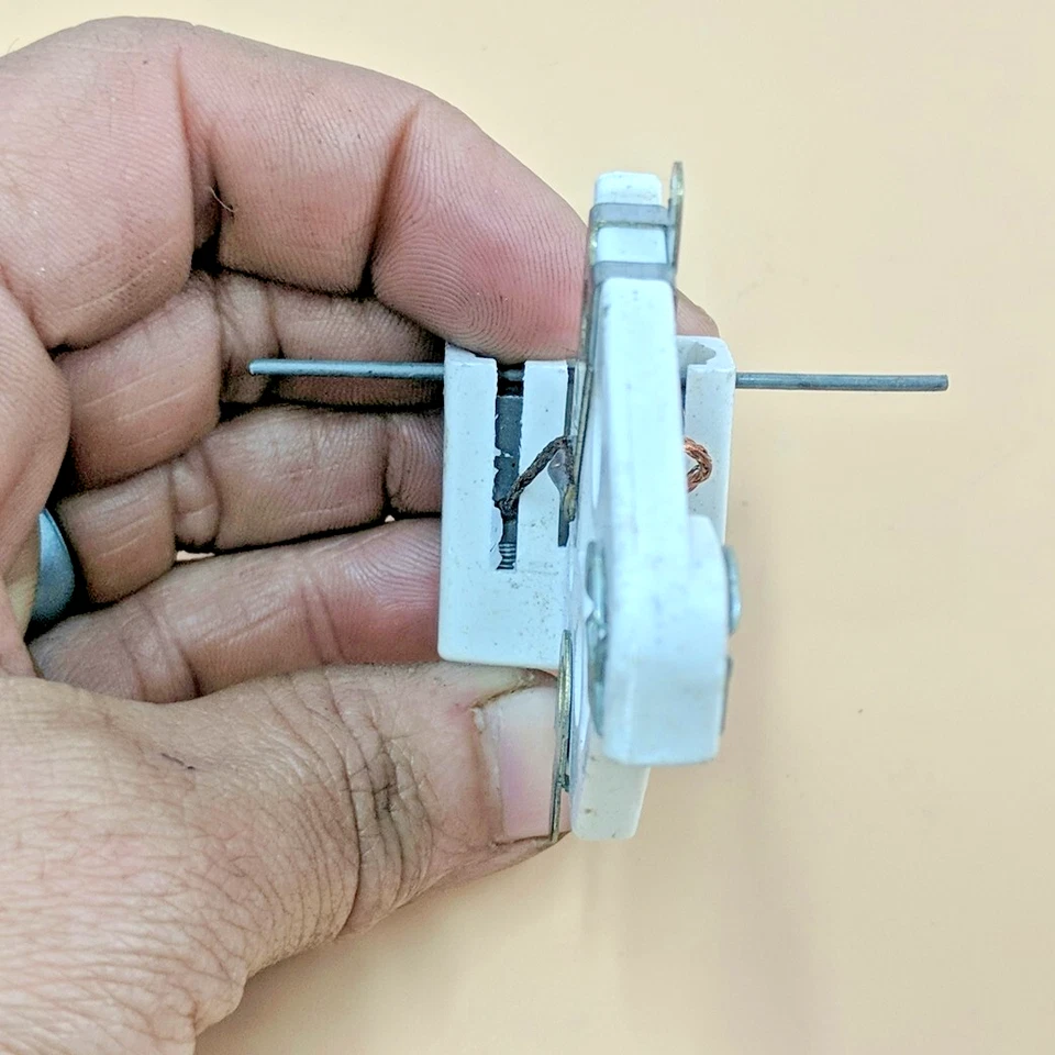 Napa Echlin R432 For Various 1969-1991 GM AMC Jeep IHC Alternator Brush Holder - Image 3 of 4