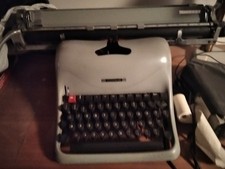 macchina da scrivere Olivetti Lexicon 80