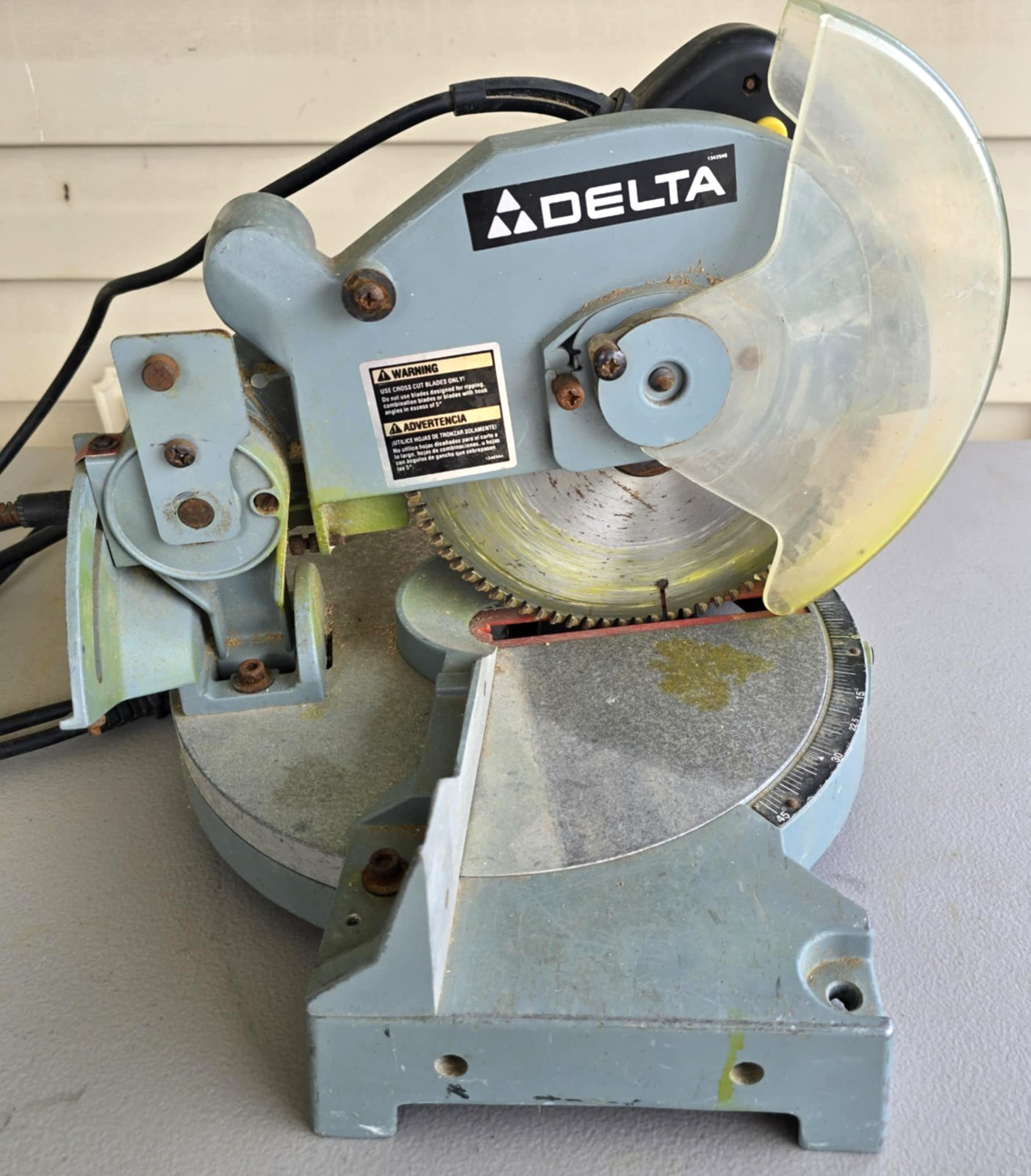 - Mounts To Workbench Or Stand