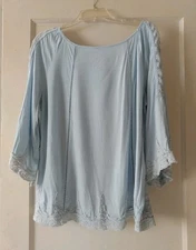 Women's 2x Solitaire Light Blue Flowing Lightweight Top With Lace Like Accents