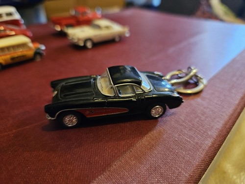 Kinsmart 1957 Chevrolet Corvett - Picture 2 of 4