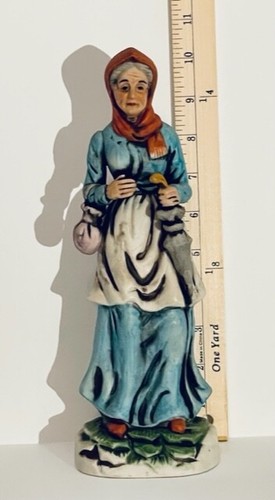 Vintage Porcelain Old Woman Figurine w/ Umbrella, Excellent Condition - Picture 4 of 4