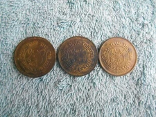 COLLECTION OF 3 VINTAGE  CHUCK E CHEESE PIZZA TIME THEATER BRASS TOKENS.