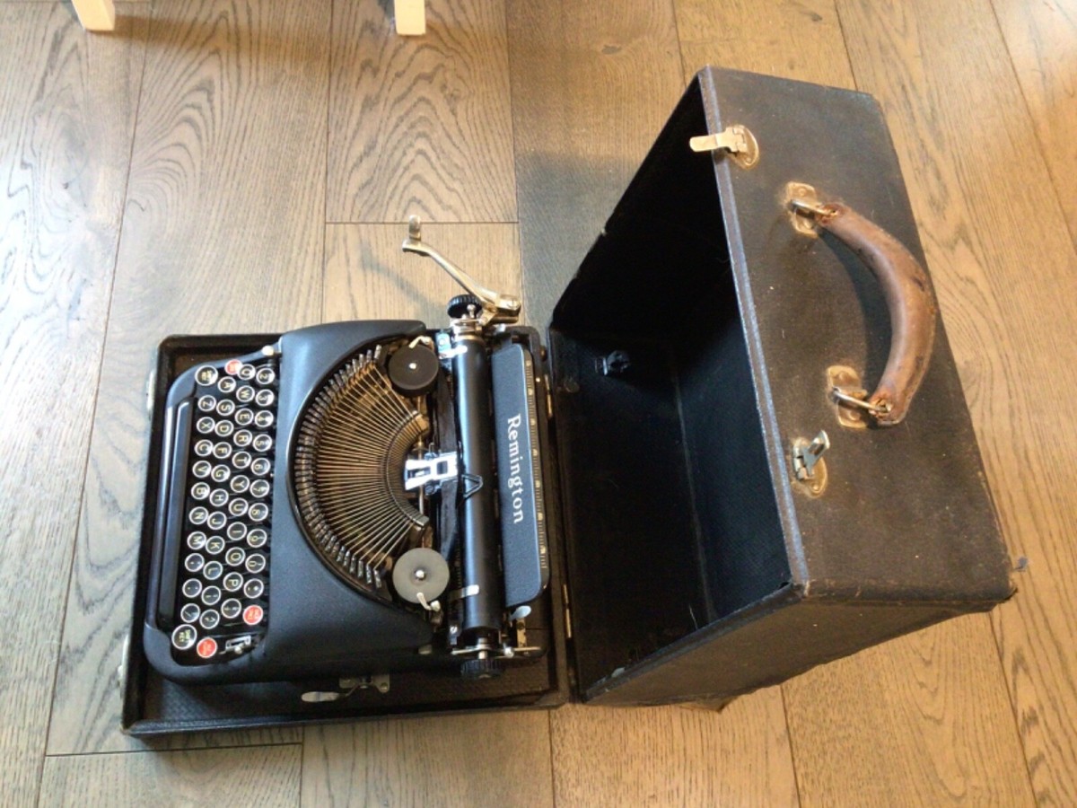 VTG 1940's REMINGTON RAND Model 5 Black Portable Manual Typewriter