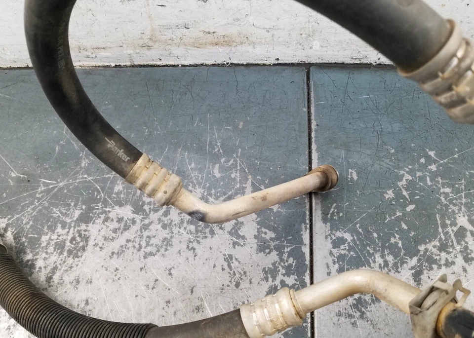 2006 Grand Marquis / Crown Vic Victoria A/C Receiver Dryer / Hoses #53752 Y1 - Image 2 of 4