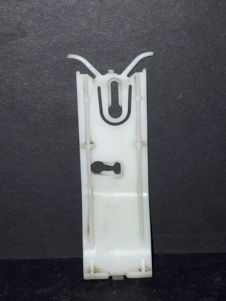 Puerta con clip de retención de molduras Mopar, cuarto 1994-1995 Dodge Caravan 4676654 Foto 2 de 2