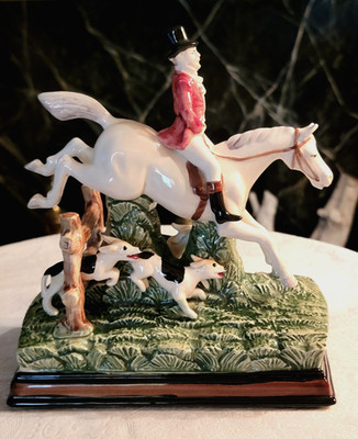 RARE, FITZ & FLOYD    THE HUNT  GENTLEMAN ON HORSE WITH HOUNDS, 7  X 4.5  