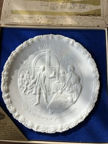 VTG 1776-1976 Fenton Plate Colonial Milk Glass Give Me Liberty Or Give Me Death