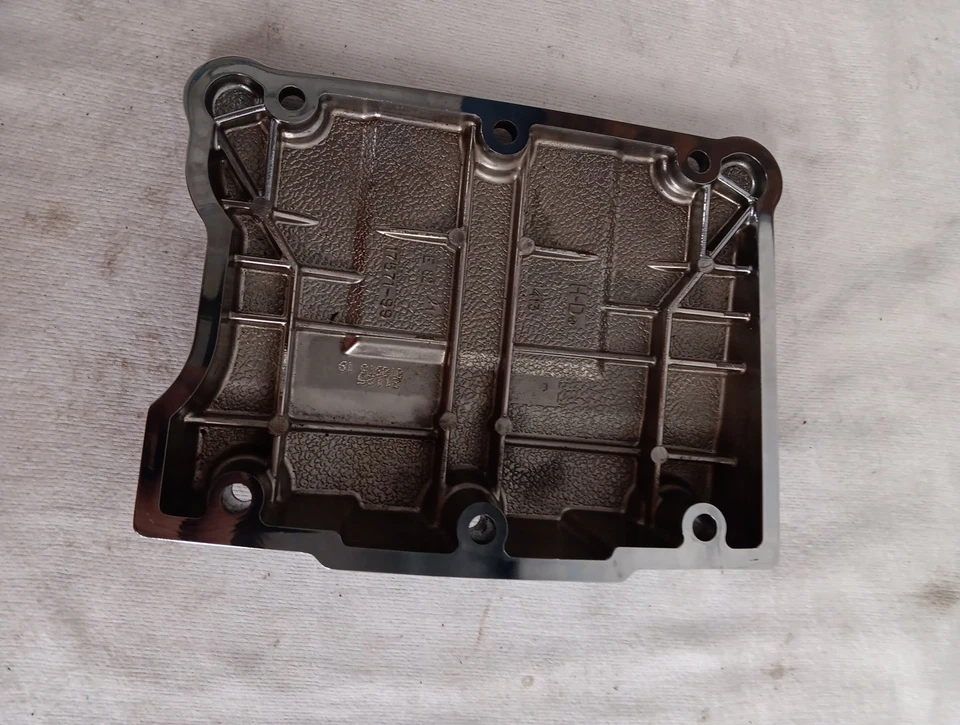 2009 Harley-Davidson Road Glide Rear Rocker Cover 17571-99 - Image 4 of 4