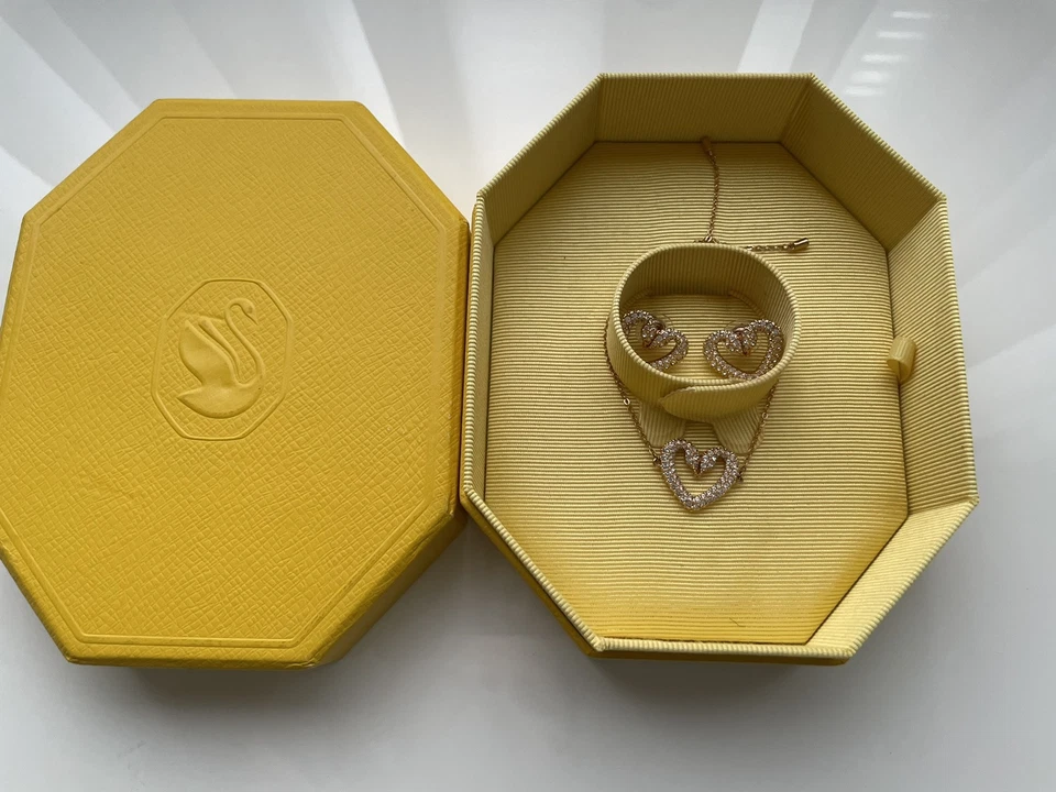 Swarovski Crystal Una Set Stud Earrings and Bracelet Rose Gold Swan Heart Shape - Image 2 of 4