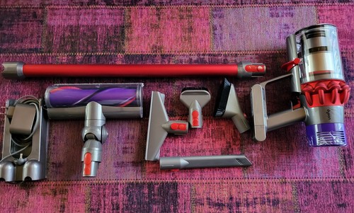 Dyson V10 Staubsauger NEU