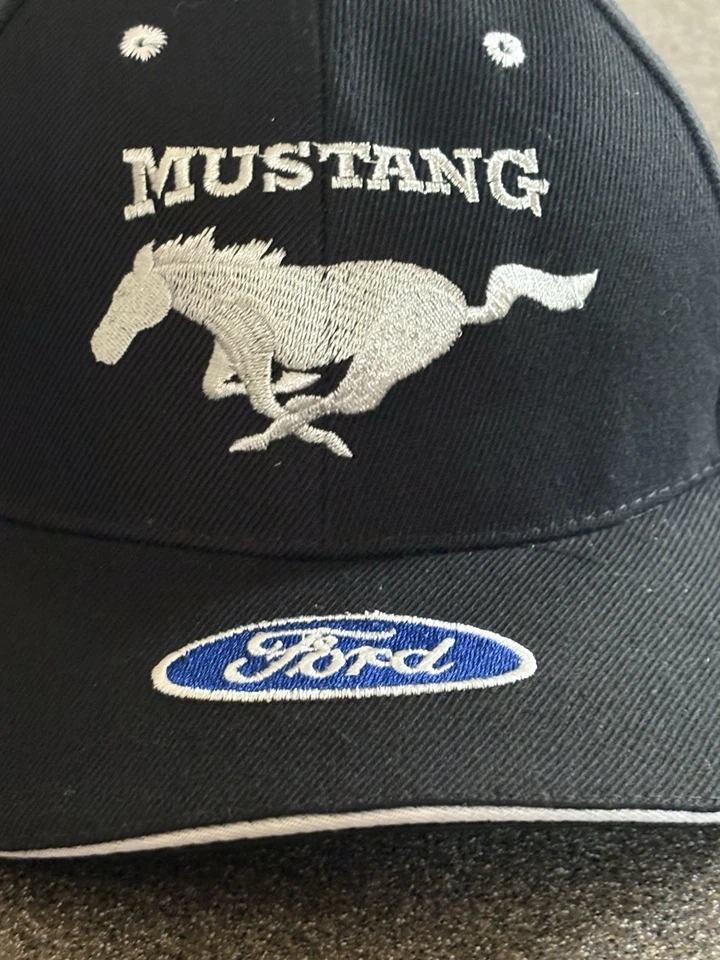 Gorra ajustable bordada negra Ford Mustang nueva con etiquetas Foto 4 de 4