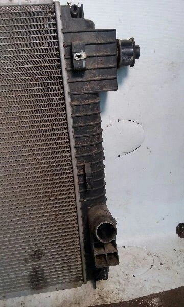 08-10 Radiador para camioneta Ford F250SD F350SD Foto 3 de 4