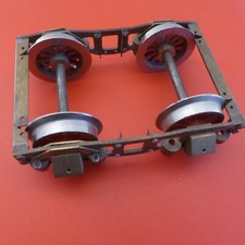  Akcesoria- 4 odlewane koła na podwoziu do lokomotywy w skali 0 lub 1 