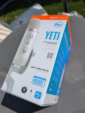 Blue Yeti Professional USB Microphone 988-000103 - Silver Logitech for Creators