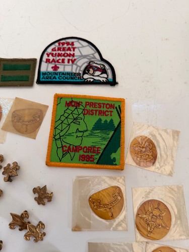 VINTAGE LOT OF BOY SCOUT PINS PATCHES ETC - Picture 7 of 10