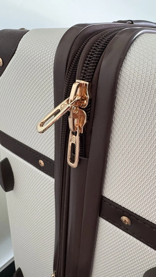 SWISSGEAR 26" The Vintage Baúl Grande Cuadros Spinner - Blanco Foto 4 de 4