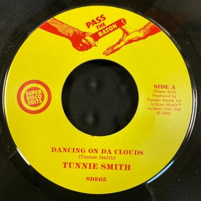 Tunnie Smith - Dancing On Da Clouds (7'', Single) (Mint (M)) - 3852290032