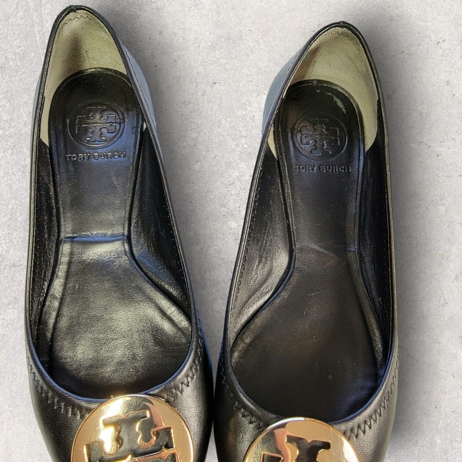 Tory Burch Womens Black Leather Ballet Flats Shoes 5.5 Slip On Gold Logo Travel thumbnail 3