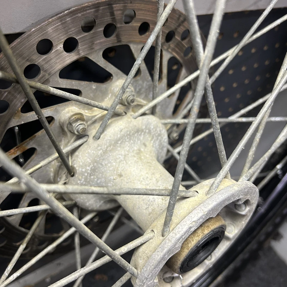 96-01 1997 HONDA CR 125 250 RUEDA DELANTERA OEM 44650-MAC-680 Foto 3 de 4