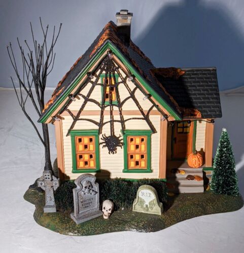DEPT 56 Snow Village Halloween Trick Or Treat Lane THE SPIDER HOUSE 4025340 Box - Afbeelding 1 van 12