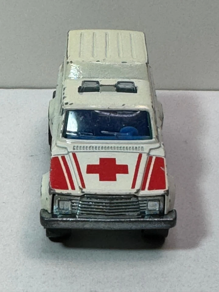 主要编号 269 JEEP CHEROKEE AMBULANCE / RED CROSS 法国制造 1/64 — 第 3/4 张图片