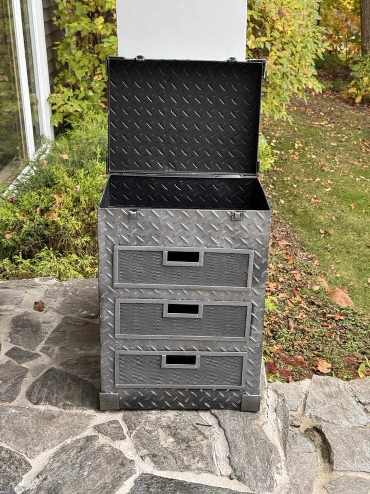 Armario//mesa de acero West Point. Excelente estado. Man Cave! Mesa de noche Foto 4 de 4