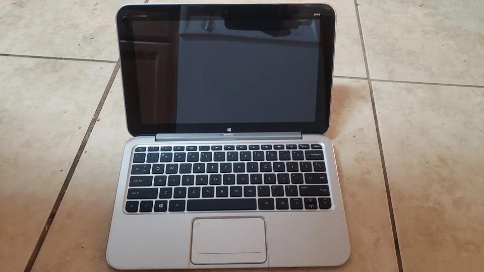 H1792 HP ENVY X2 TPN-P104 Netbook TABLET 11.6" 64GB SSD 2GB RAM Untested **READ* - Image 2 of 4