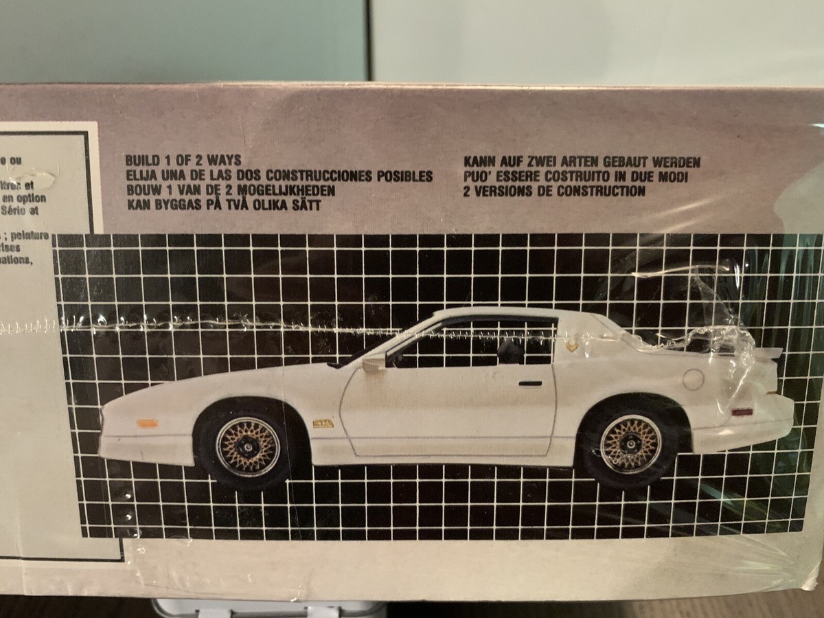 AMT Firebird GTA 1989 1:25　USA AMT ERTL 1989 Pontiac Firebird GTA Scale 1:25 Model Kit